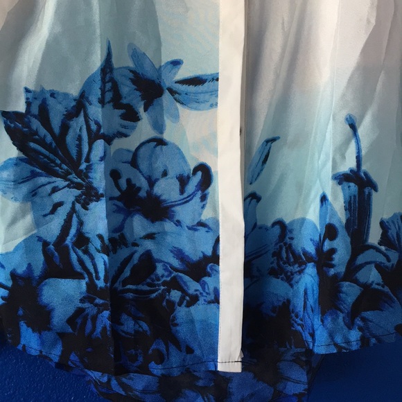 Floral ombré button down blouse - Picture 3 of 5